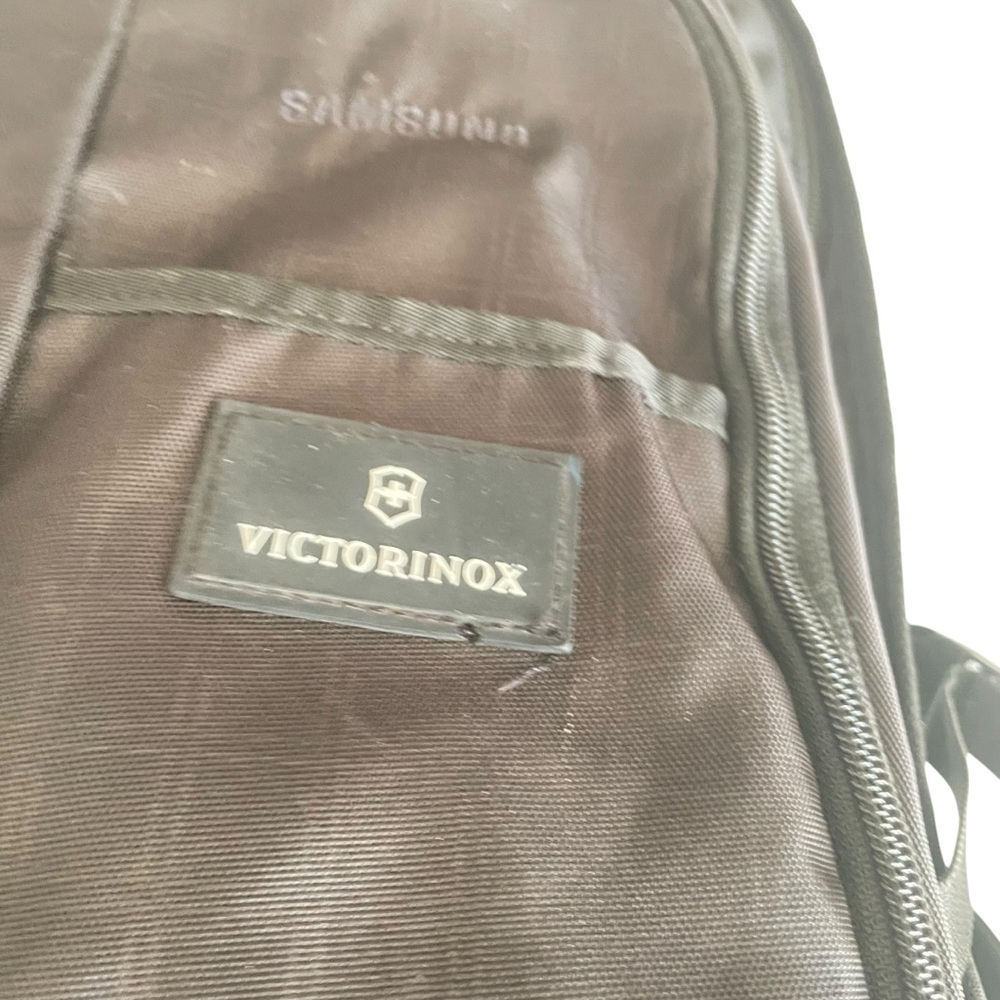 Victorinox Unisex Black Altmont 3.0 Backpack - Picture 8 of 13